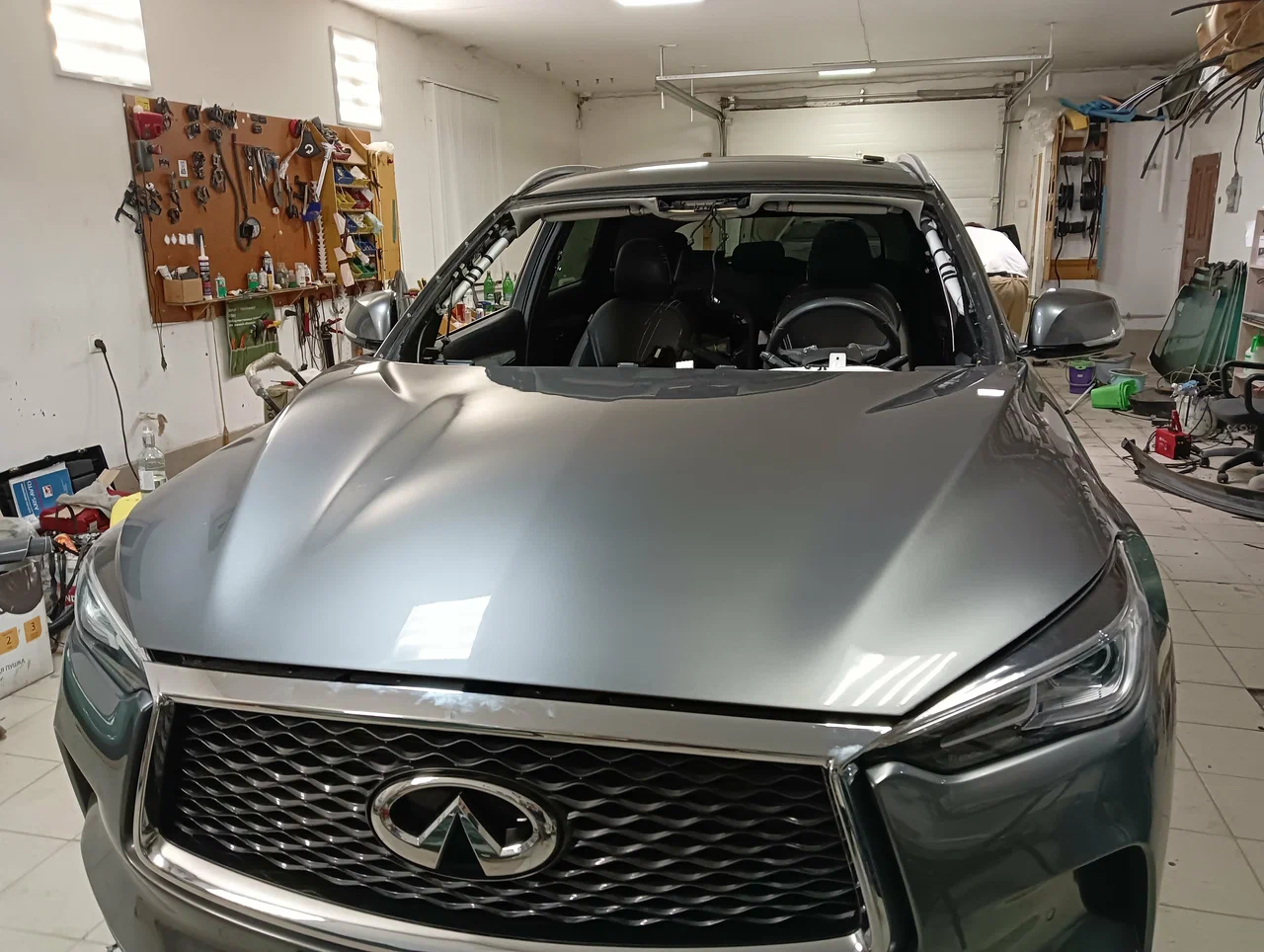 Демонтаж стекла — Infiniti